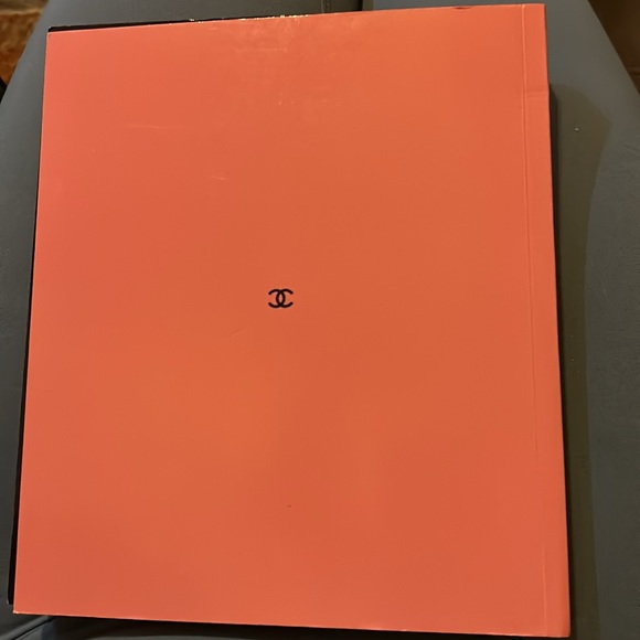 Chanel hard back coffee table book - Picture 3 of 5